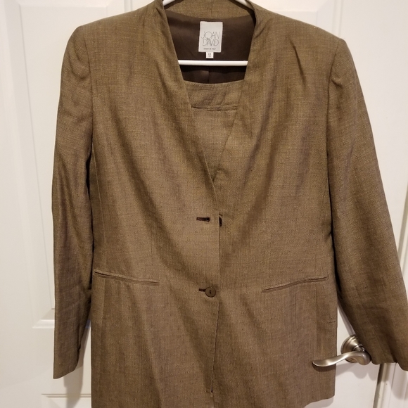 Joan & David Jackets & Blazers - Joan & David Italy 2 Piece Suit Linen Blend